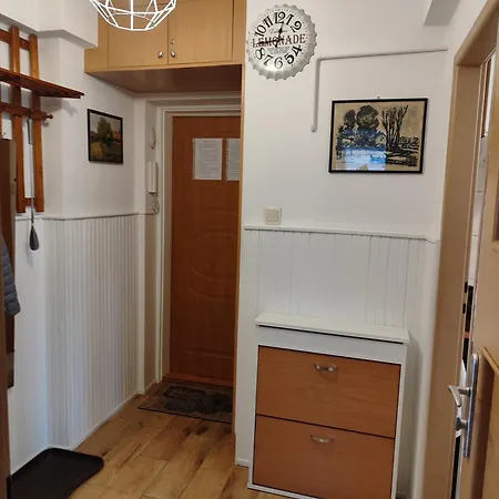 Apartman Praski 5 Minut Od Metra I Starego Miasta Spacerem Do Zoo I Konesera Varsó